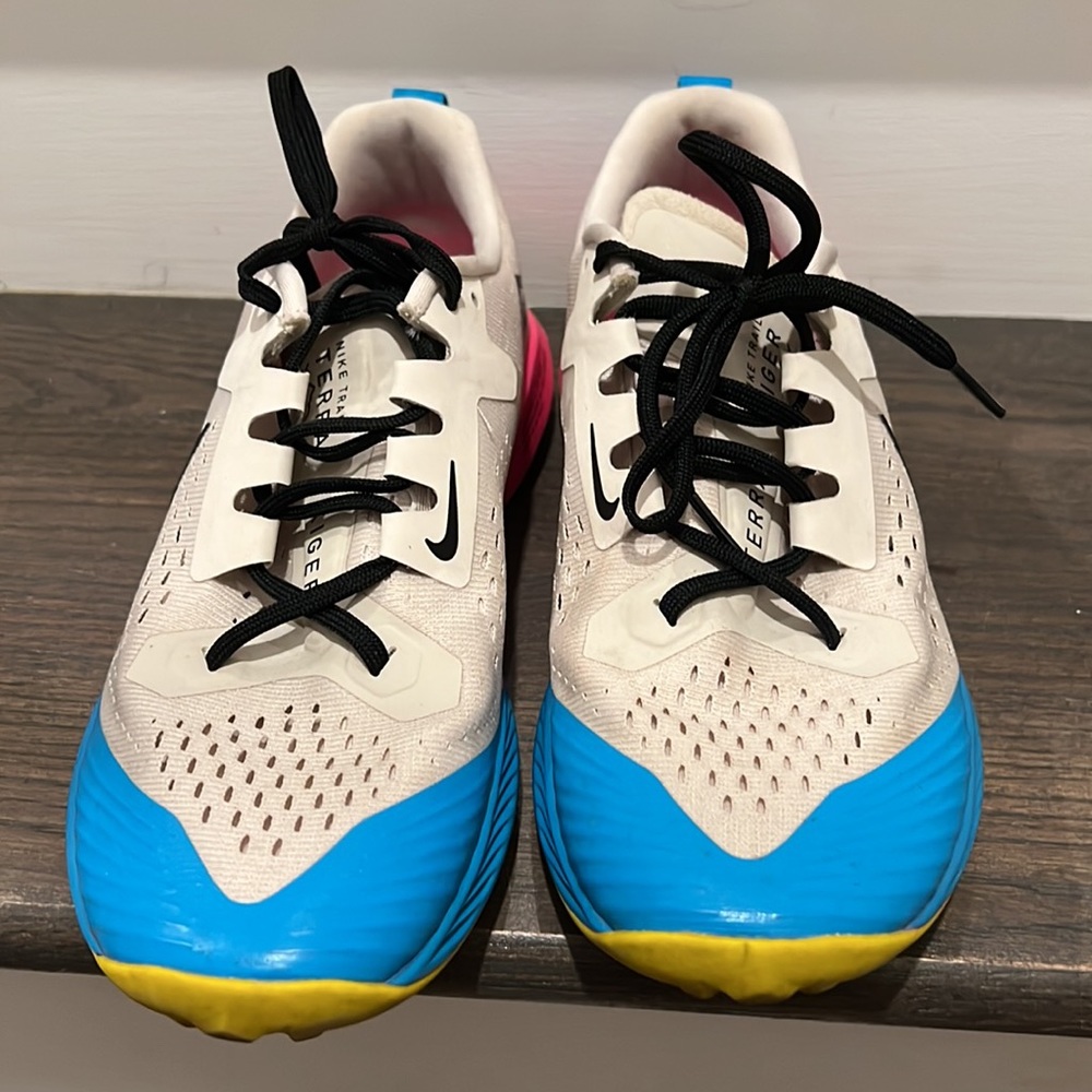 Sneakers - Picture 2 of 4
